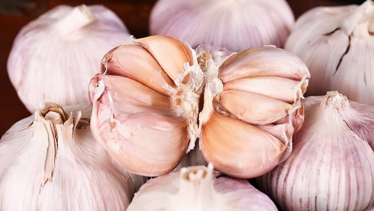 你真的会挑大蒜吗?这几种大蒜白给都不要,菜贩往往不会告诉你