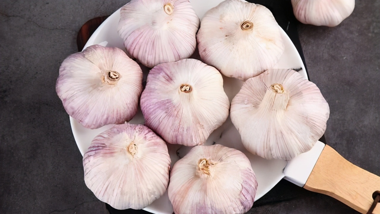 你真的会挑大蒜吗?这几种大蒜白给都不要,菜贩往往不会告诉你