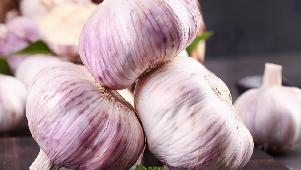 你真的会挑大蒜吗?这几种大蒜白给都不要,菜贩往往不会告诉你