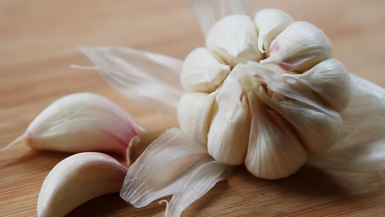 你真的会挑大蒜吗?这几种大蒜白给都不要,菜贩往往不会告诉你