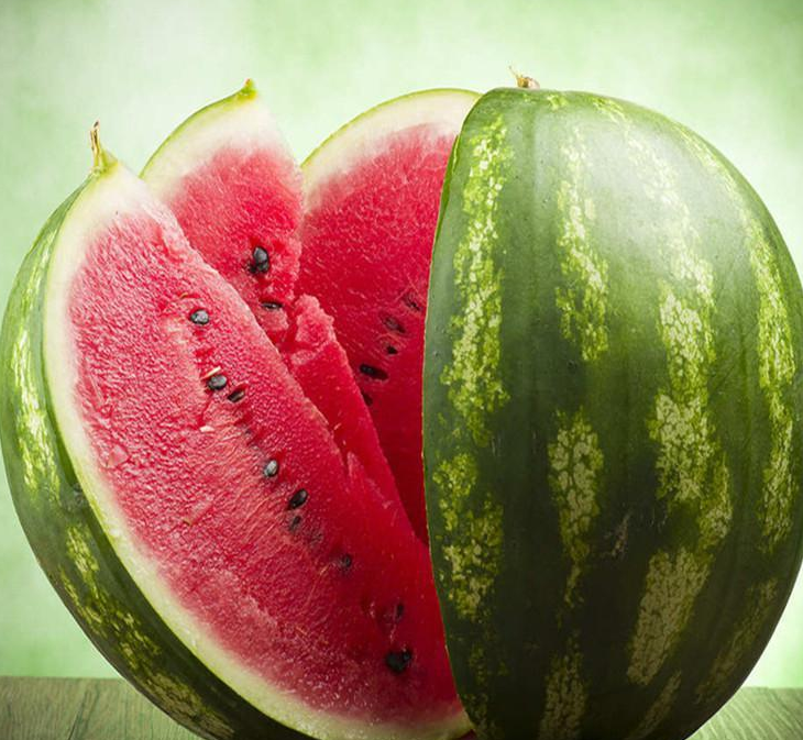 西瓜应该如何挑选?瓜贩教你几个挑瓜小妙招,一看一个准