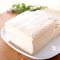 豆腐买回家，焯后再凉拌
